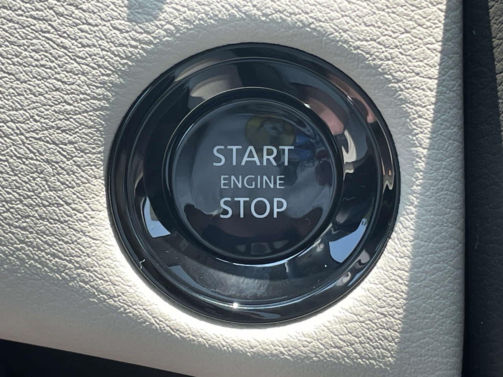 New 2026 Everest White Pearl Tricoat/Super Black Nissan Platinum Reserve image 38