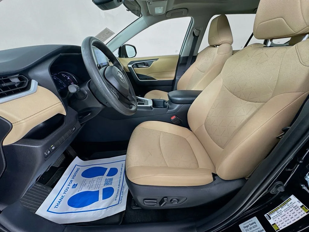 Used 2025  Toyota XLE image 23