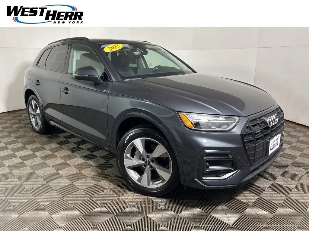 2025 Audi Q5 40 Premium quattro's photo