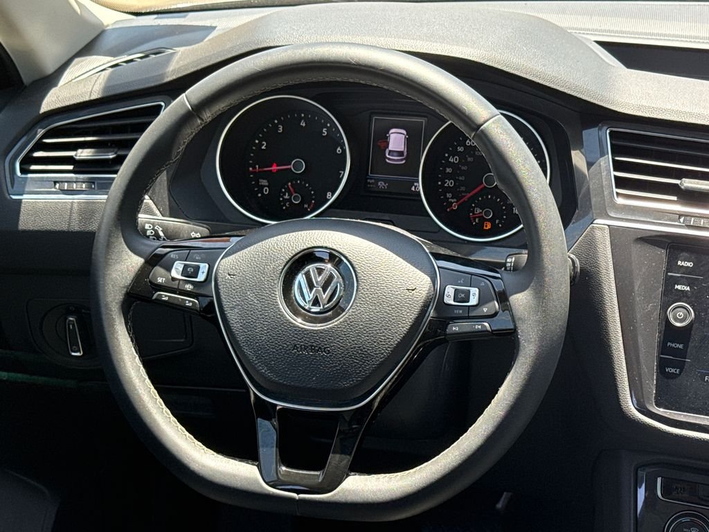 Used 2021 Gray Volkswagen 2.0T SE image 12
