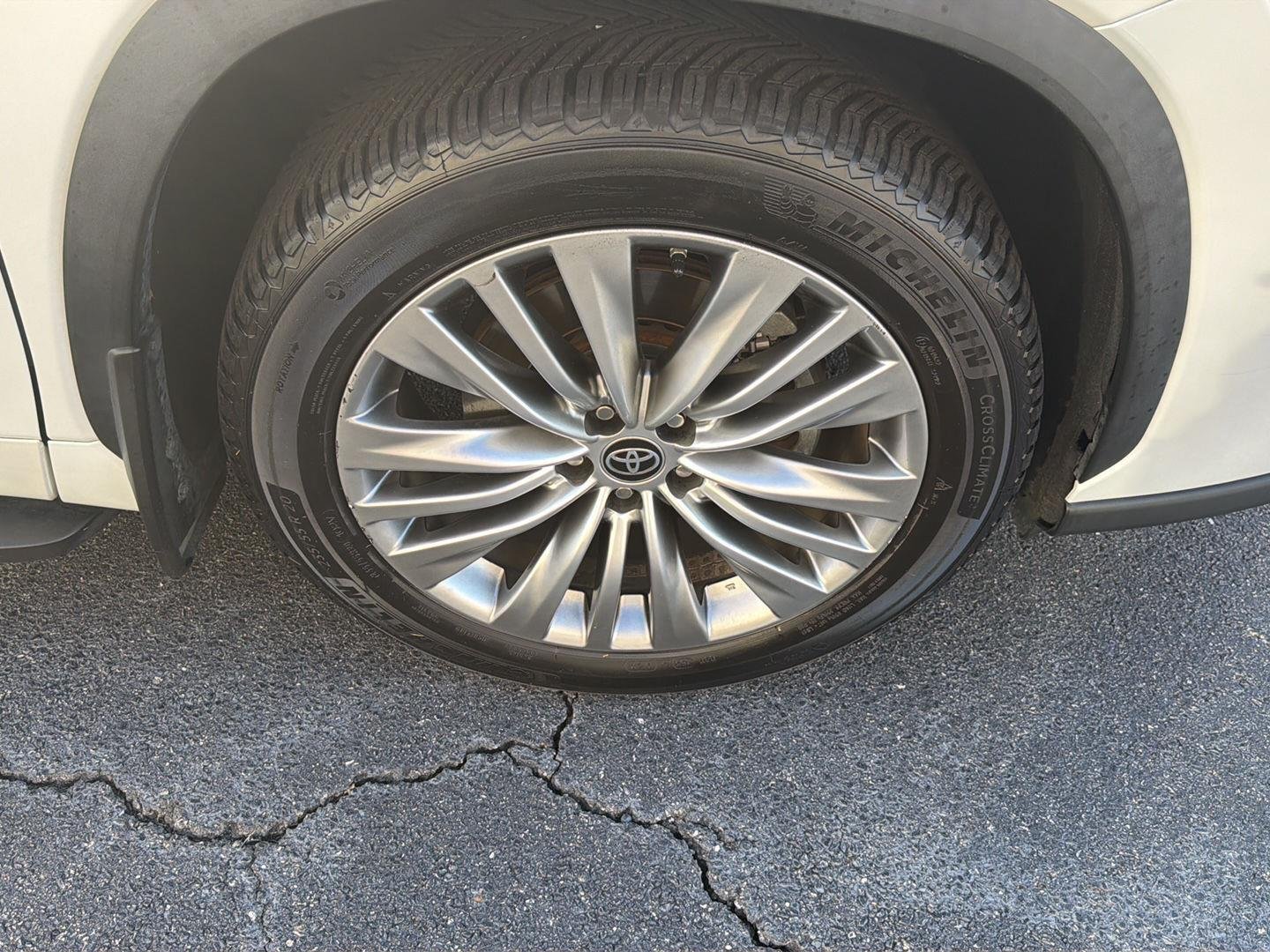 Used 2022 Wind Chill Pearl Toyota Platinum image 42