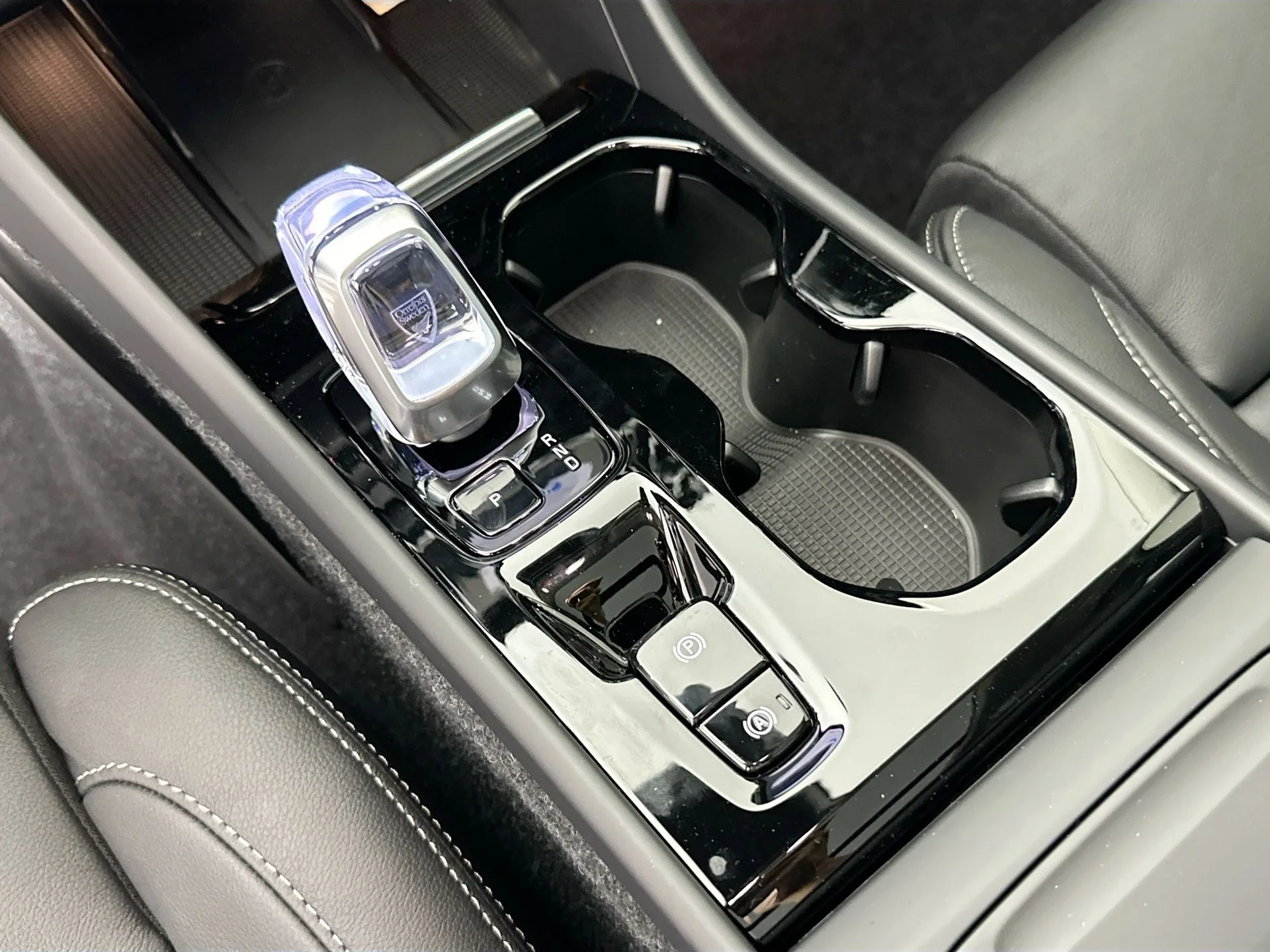 2025 Volvo XC40 Ultra - Photo 9