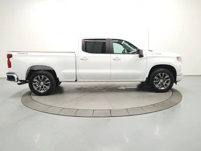 Used 2025 White Chevrolet RST image 8