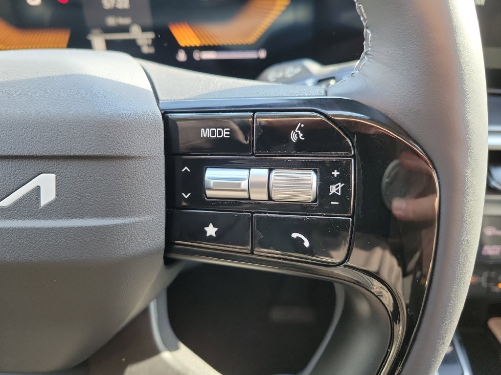 New 2026 Wolf Gray Kia S image 28