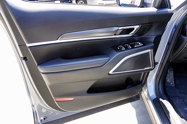 Used 2024 Silver Kia S image 32