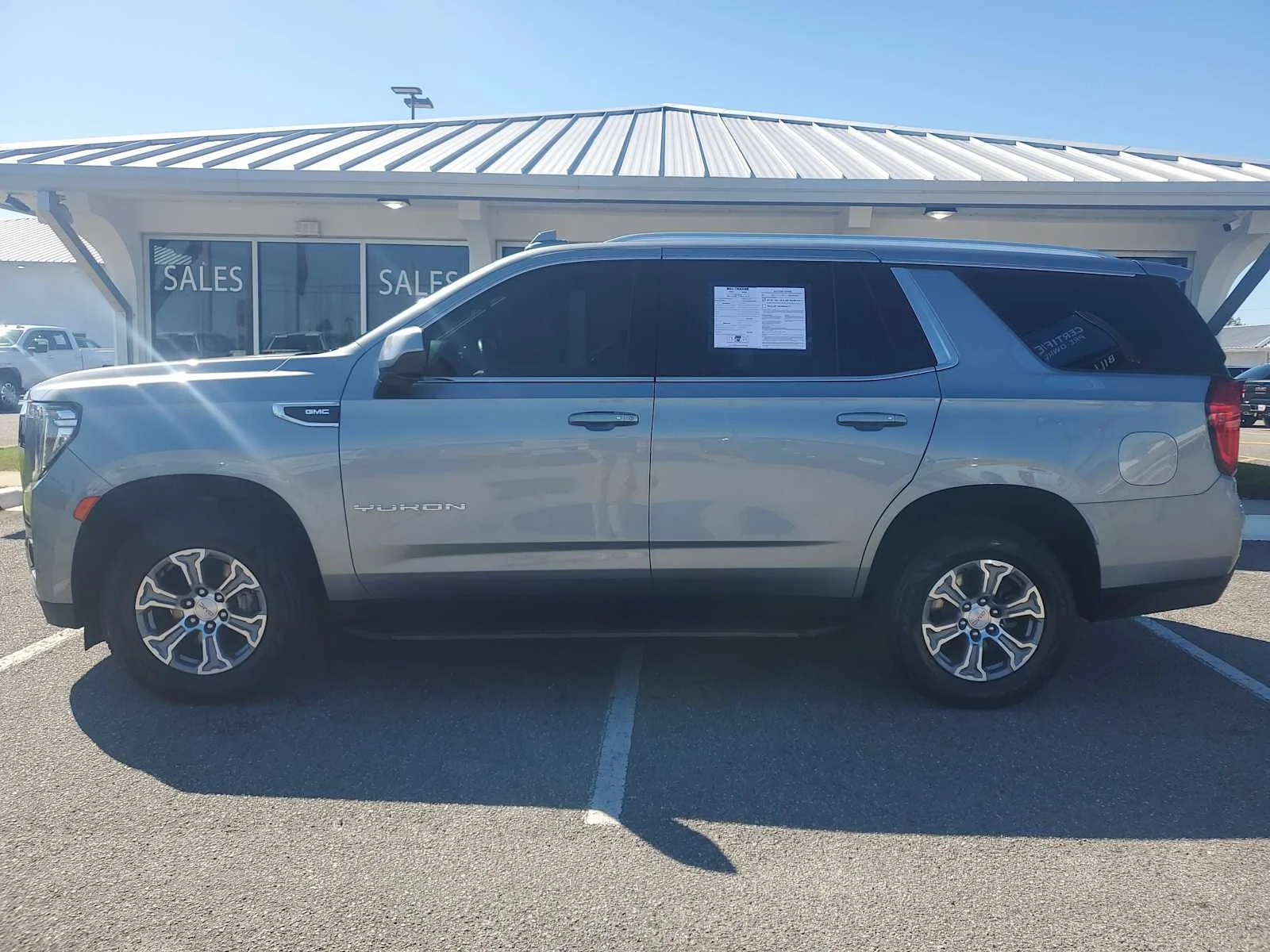 Used 2024 Sterling Metallic GMC SLE image 3