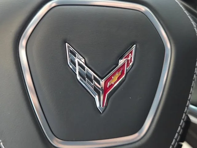 Used 2025 Arctic White Chevrolet 1LT image 22