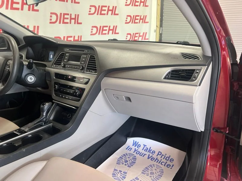 Used 2015 Red Hyundai SE image 13