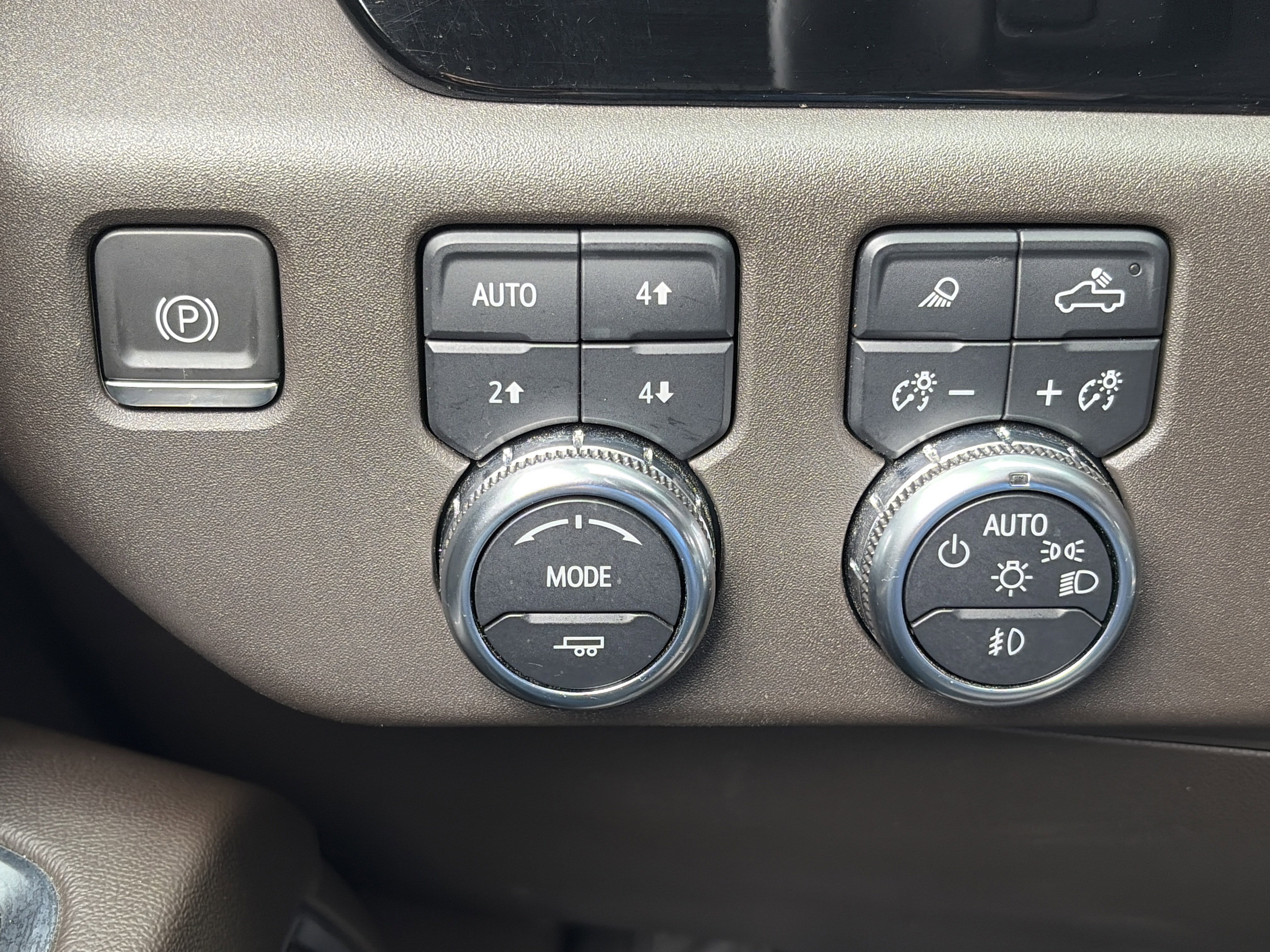 2024 GMC Sierra 1500 SLT - Photo 15