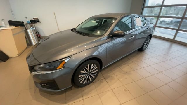 2025 Nissan Altima SV - Photo 6