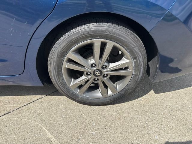 Used 2017 Lakeside Blue Hyundai SE image 10