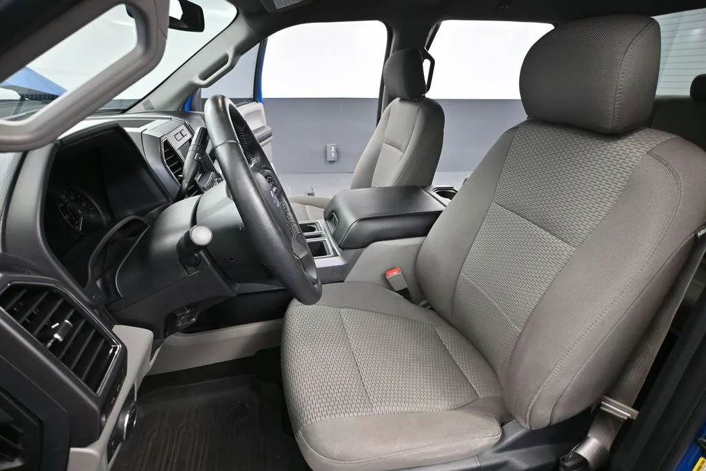 Used 2020 Blue Ford XLT image 25