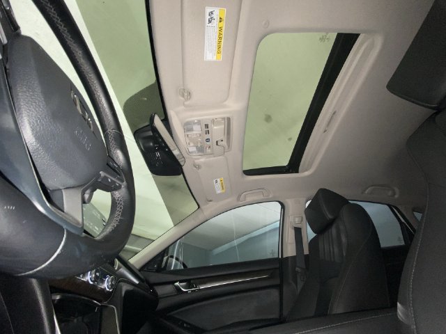Used 2019 White Honda Touring 2.0T image 21
