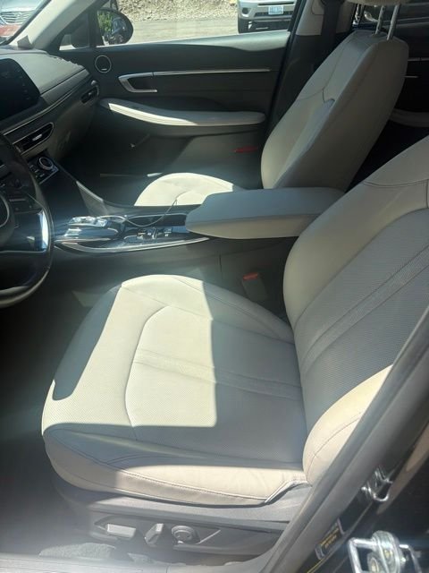 Used 2022 Black Hyundai Limited image 5
