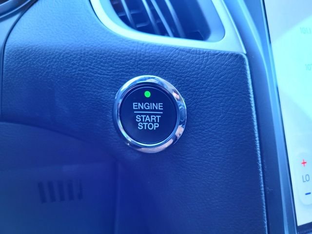 Used 2022 Silver Ford SEL image 16