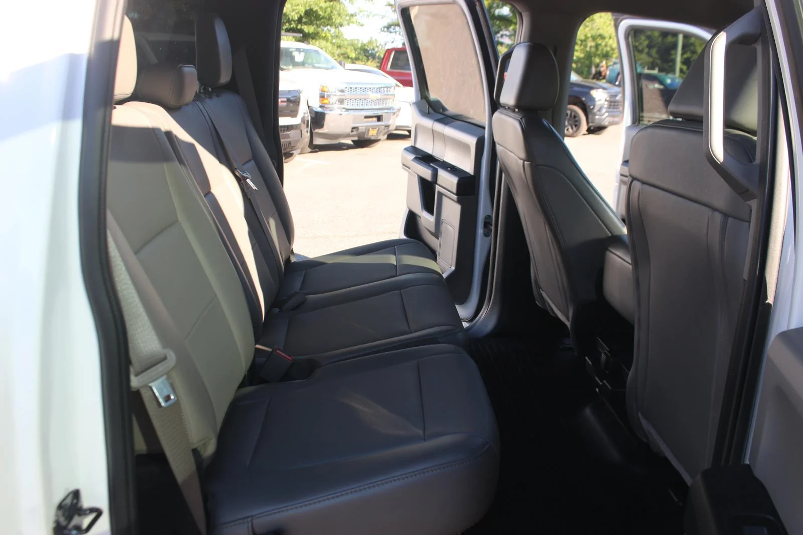 Used 2020 White Ford XL image 36