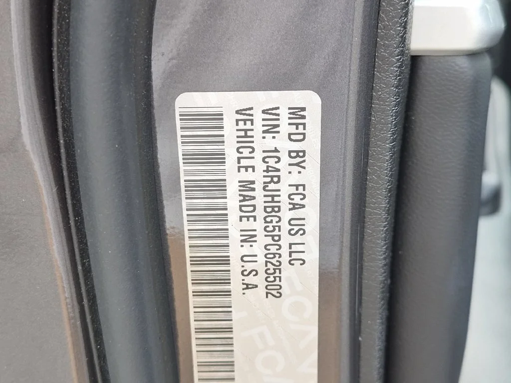Used 2023 Gray Jeep Limited image 30