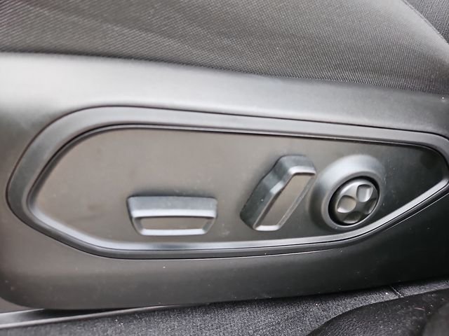 New 2026 Diamond Black Crystal Pearlcoat Jeep Laredo image 14