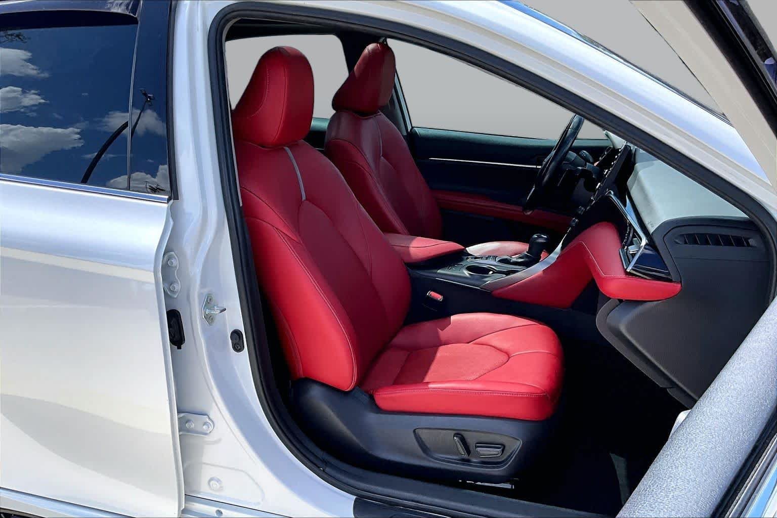 Used 2021 Wind Chill Pearl Toyota XSE image 9