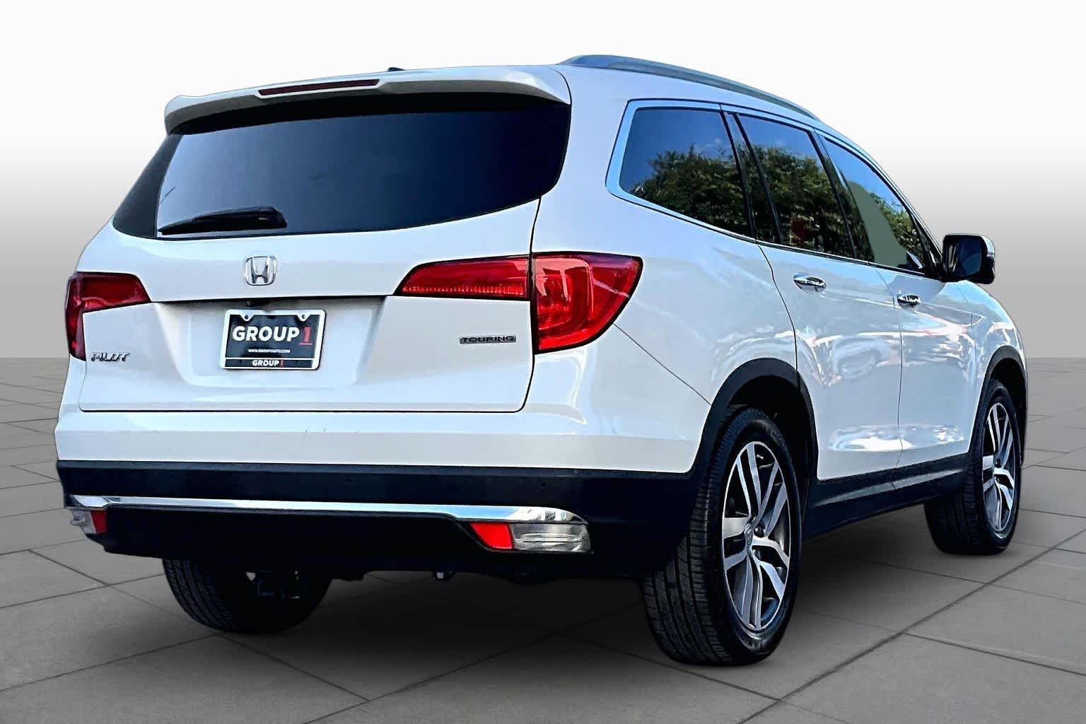 Used 2018 White Diamond Pearl Honda Touring image 13