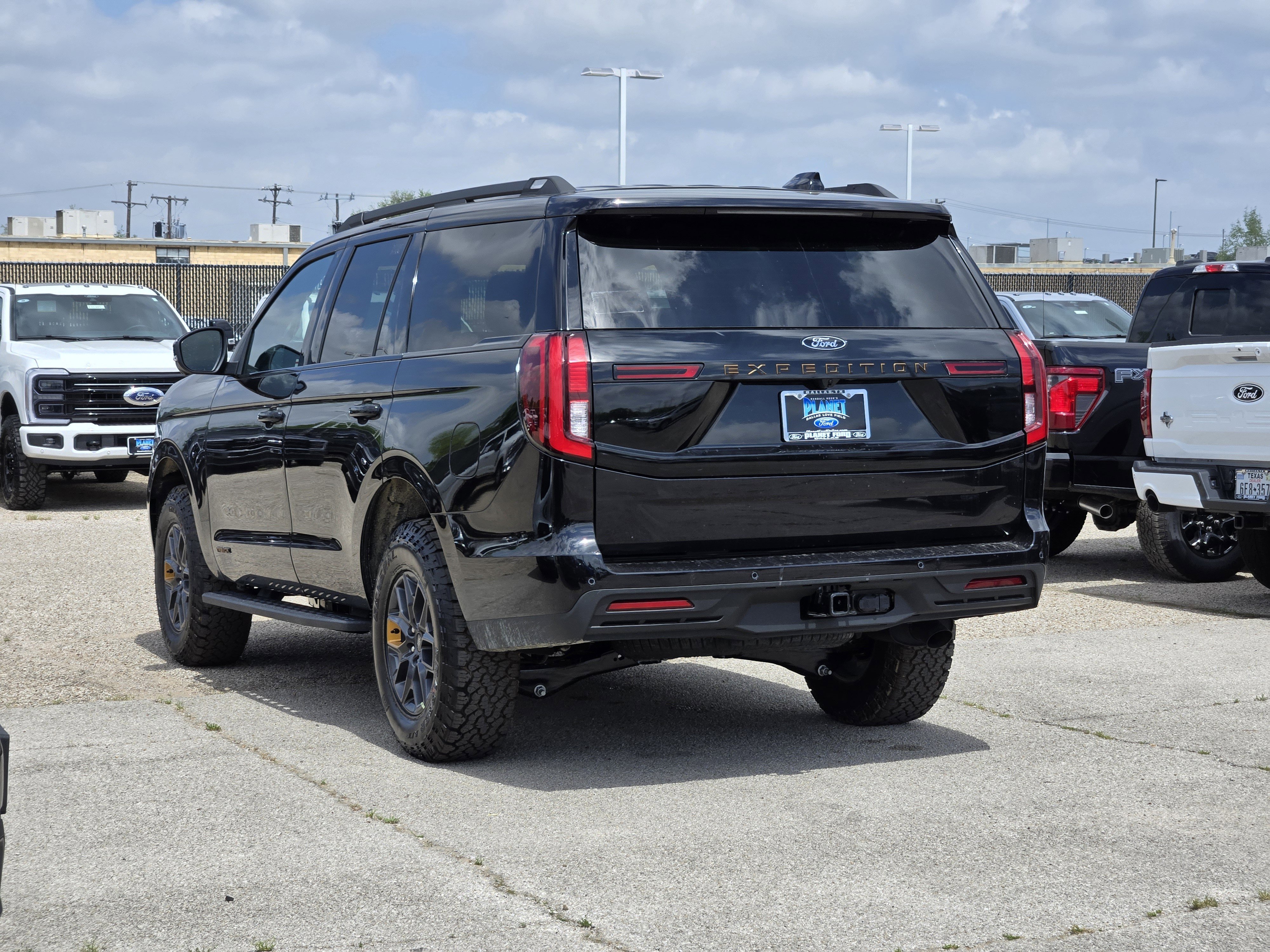 New 2026 Agate Black Metallic Ford Tremor image 3