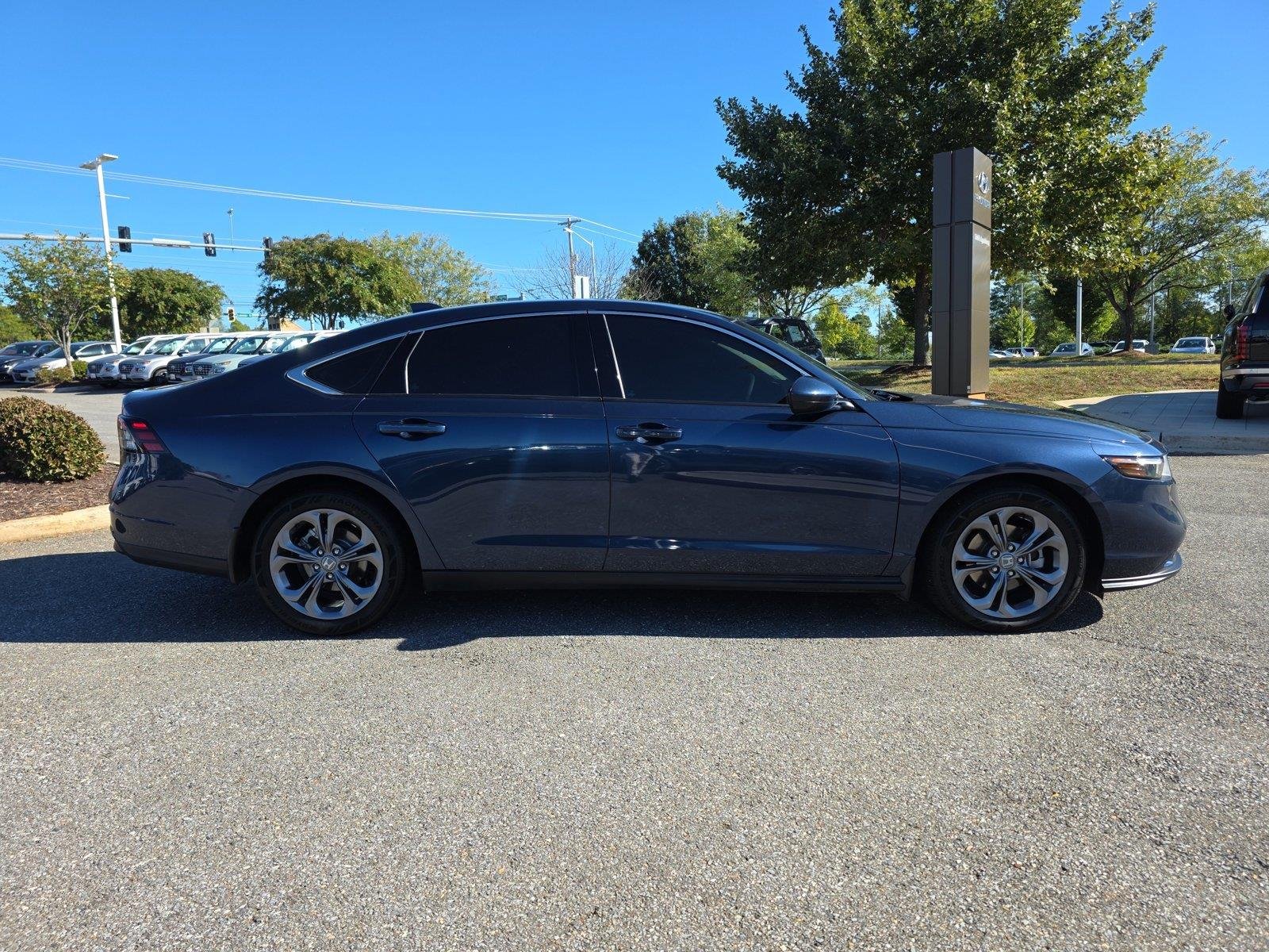 Used 2024 Canyon River Blue Metallic Honda EX image 8