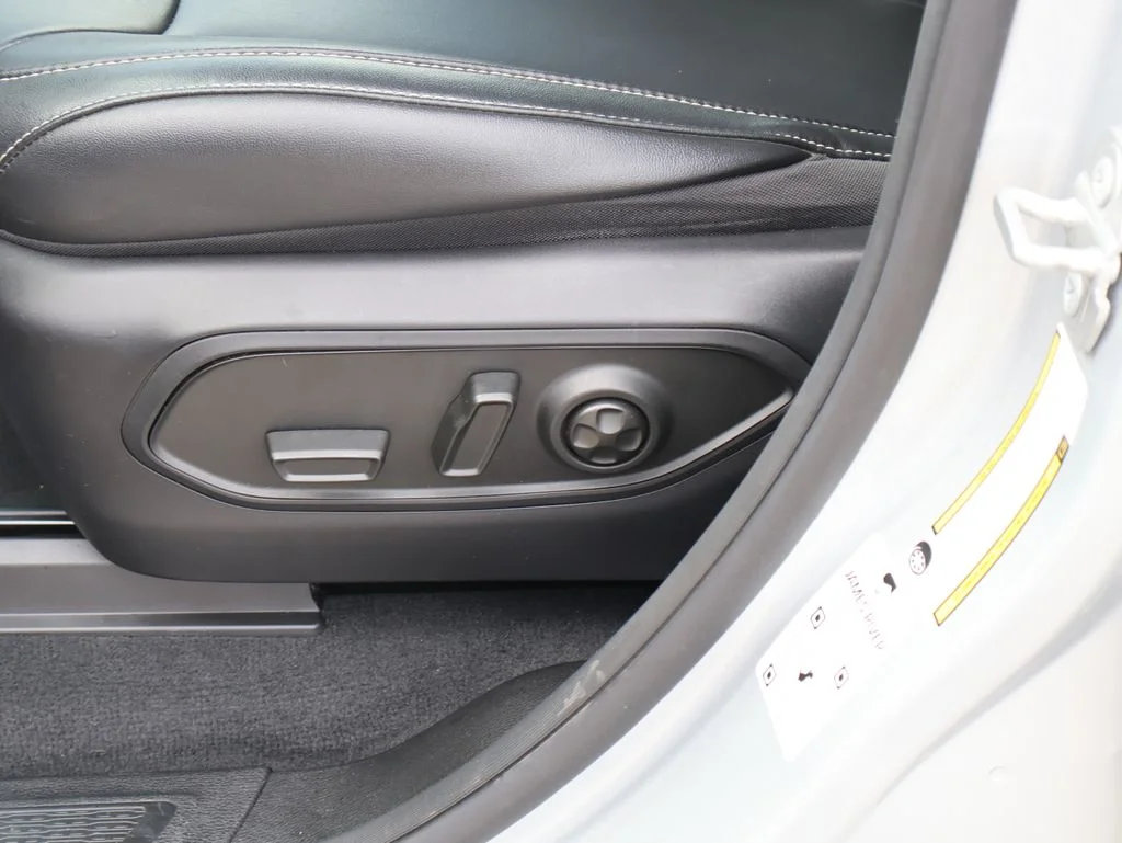 Used 2024 Silver Jeep Limited image 23