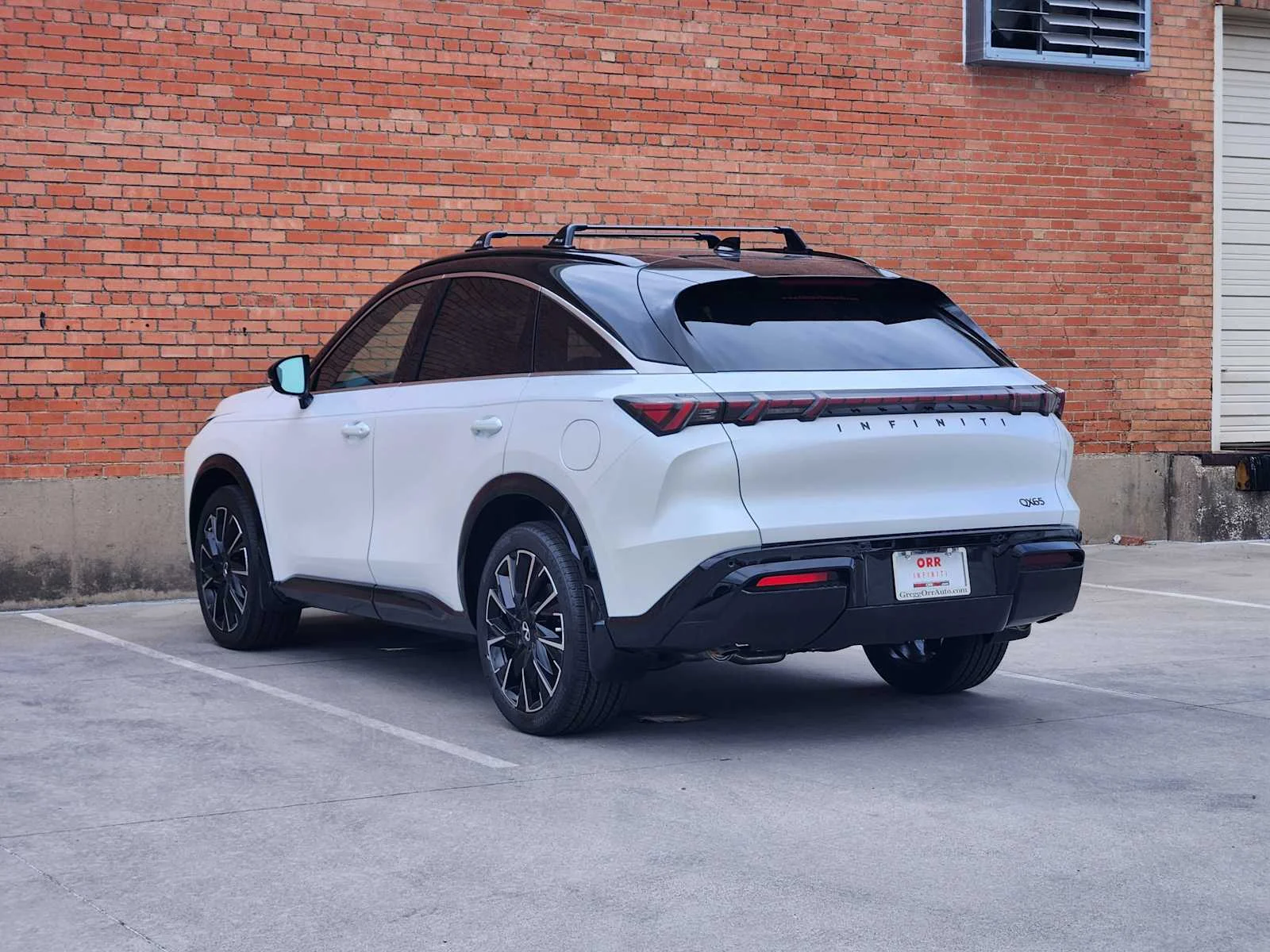 New 2027 2T RAD WHT INFINITI Autograph AWD image 4