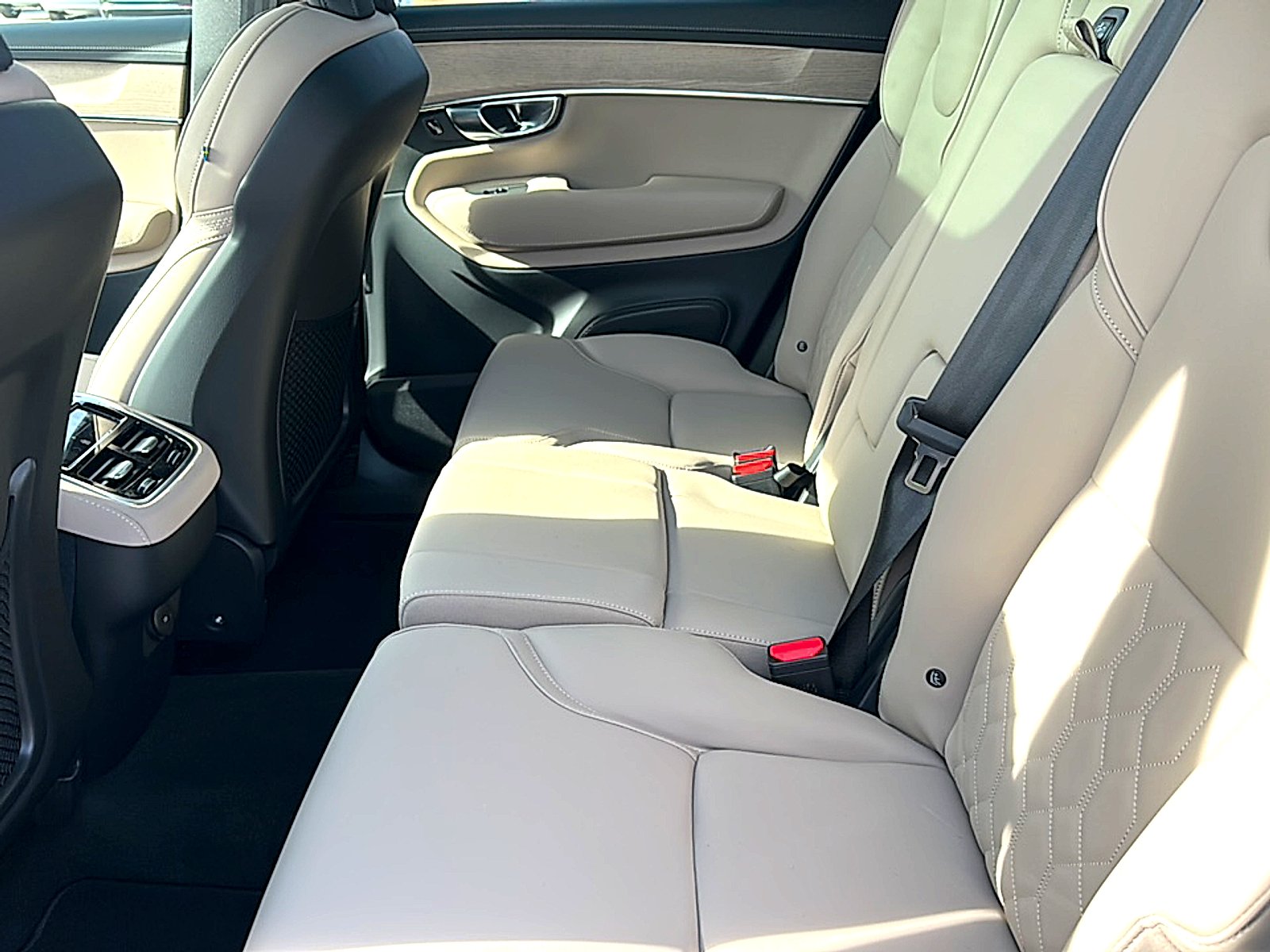 New 2026 Crystal White Volvo Plus image 16