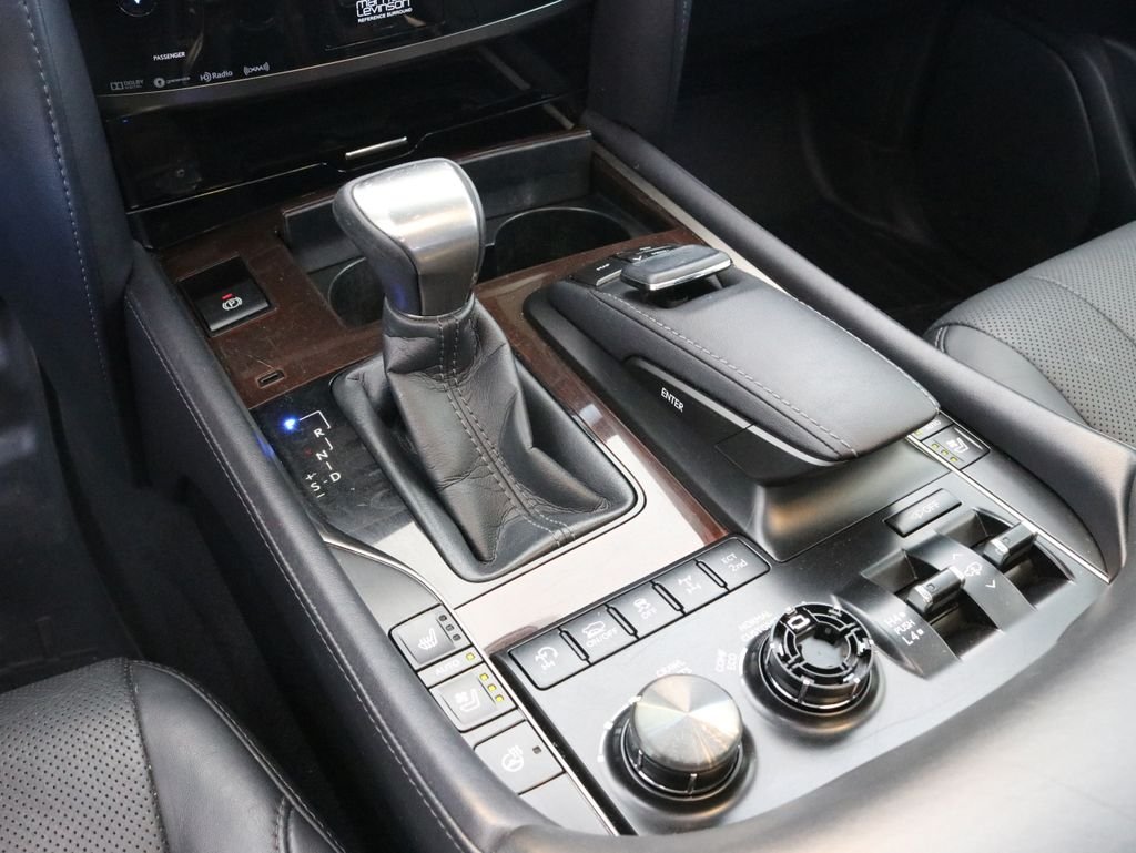 Used 2017 White Lexus 570 image 18