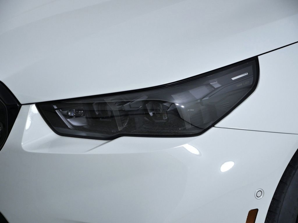 New 2026 Alpine White BMW Base image 3