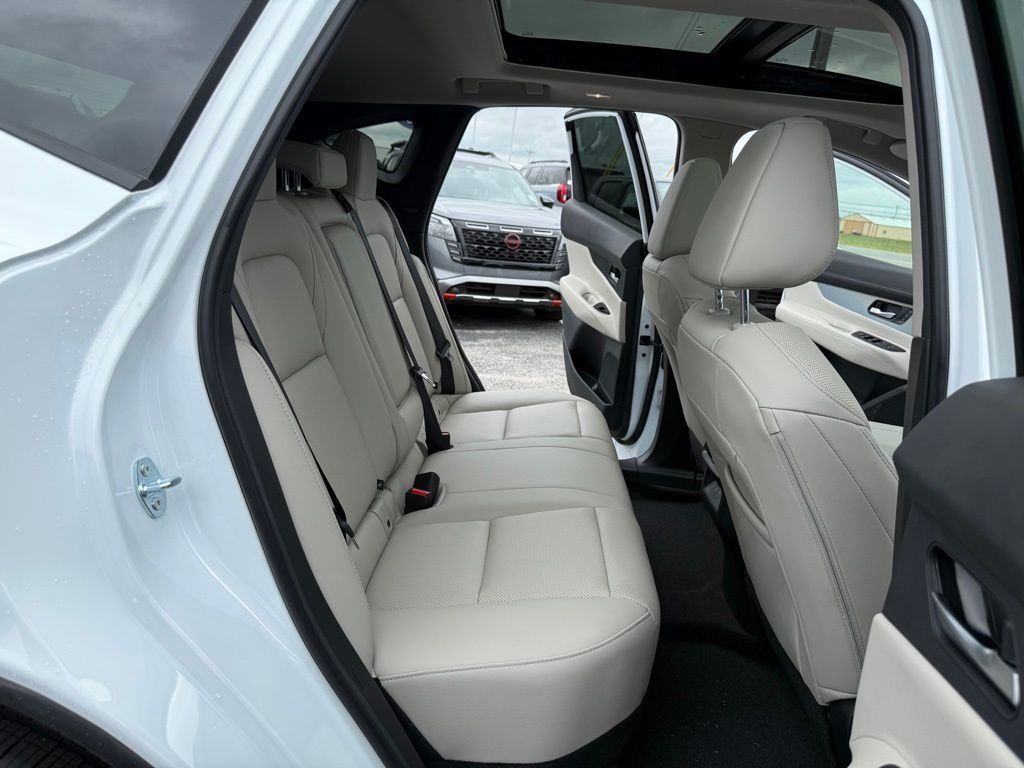New 2026 Everest White Pearl TriCoat Nissan SL image 22