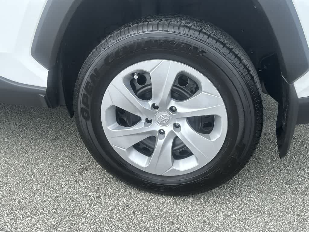 Used 2025 Ice Cap Toyota LE image 10
