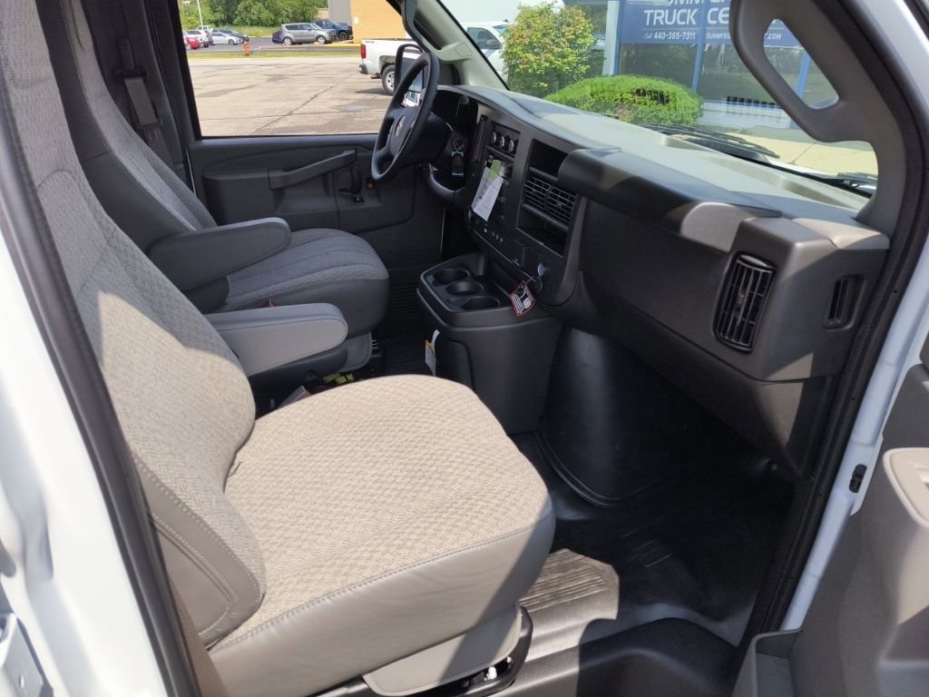 2025 Chevrolet Express Cargo Work Van - Photo 19