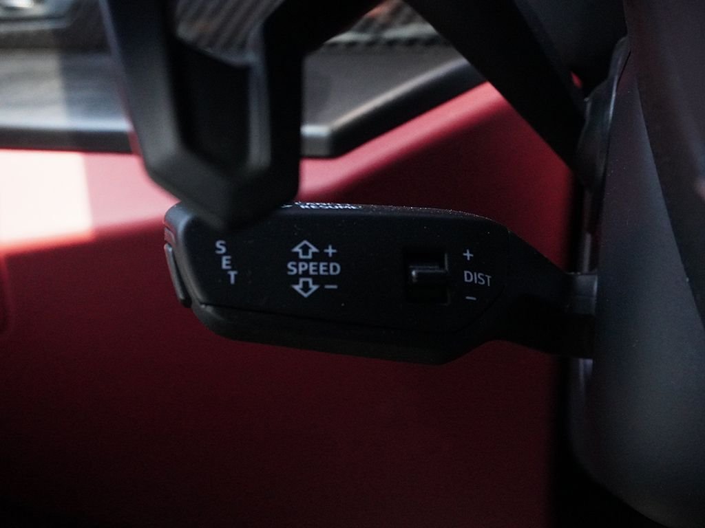 Used 2022 Black Lamborghini Base image 45
