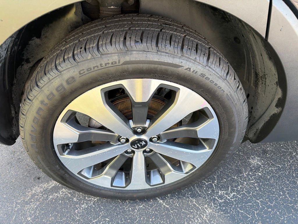 Used 2020 Black Kia S image 13