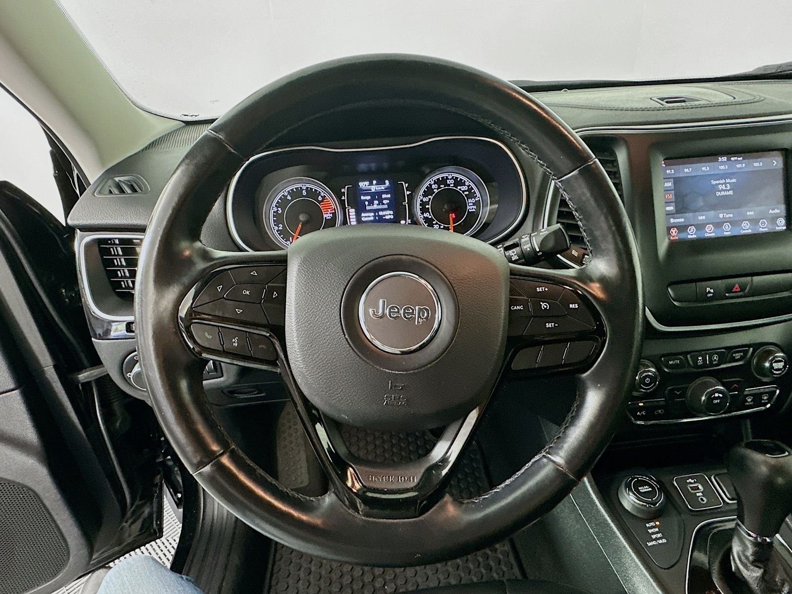 Used 2020 Diamond Black Crystal Pearlcoat Jeep Latitude Plus image 12