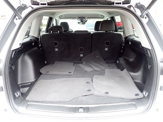 Used 2023 White Jeep Limited image 6