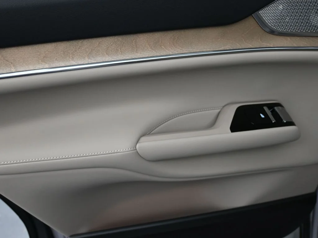 New 2026 Aurora Silver Volvo Ultra image 14