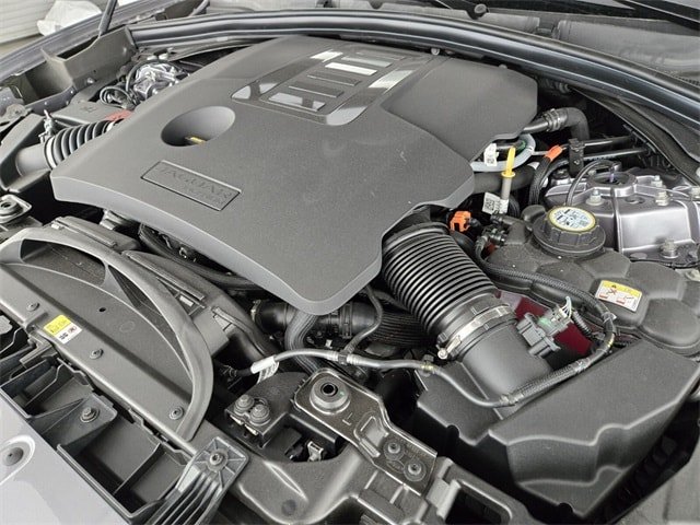 New 2026 Eiger Grey JAGUAR P400 R-DYNAMIC S image 19