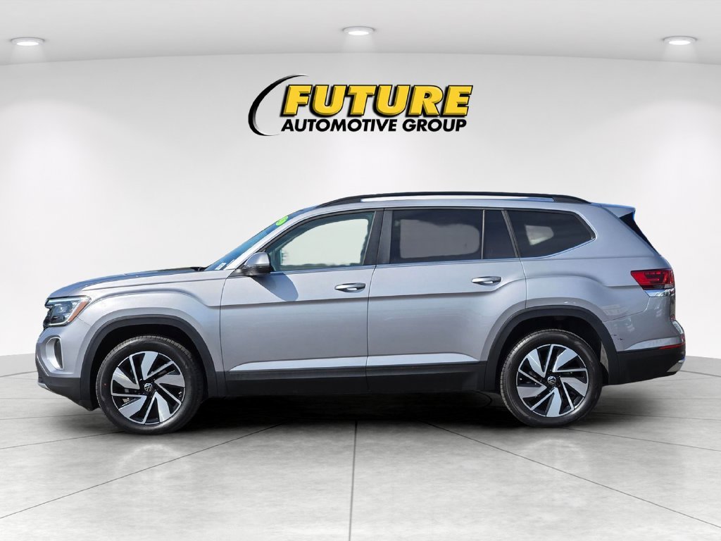 Used 2025  Volkswagen 2.0T SE w/Technology image 7