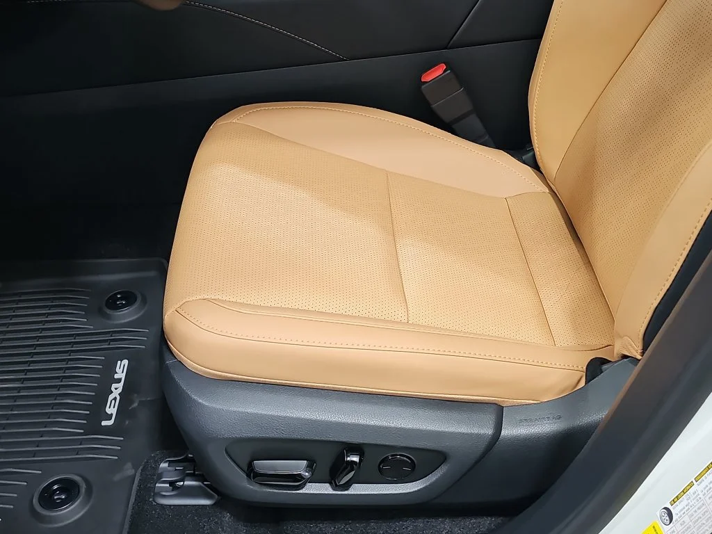 New 2026 Eminent White Pearl Lexus PREMIUM PLUS image 28