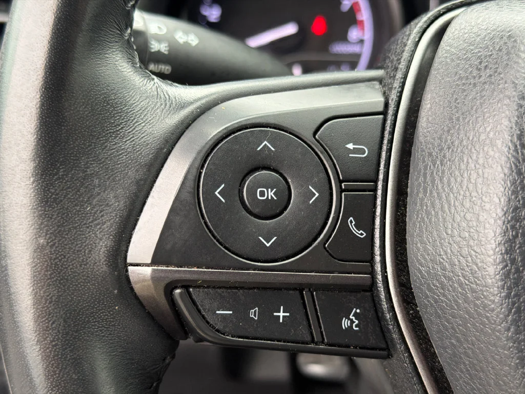 Used 2022 White Toyota SE Nightshade image 24