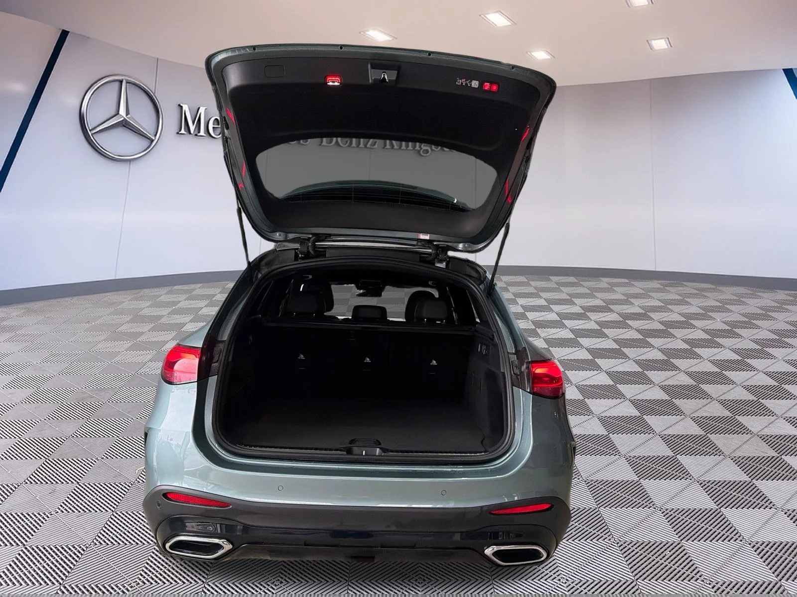 Used 2026 White Mercedes-Benz 300 4matic Suv image 7