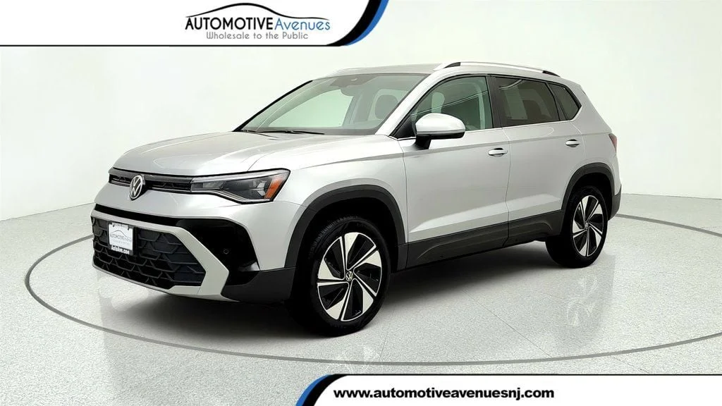 2025 Volkswagen Taos 1.5T SE 4Motion's photo