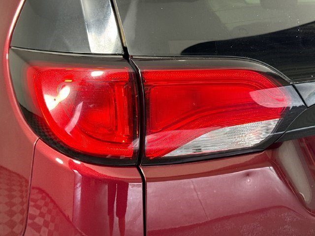 Used 2022 Velvet Red Pearlcoat Chrysler LX image 32
