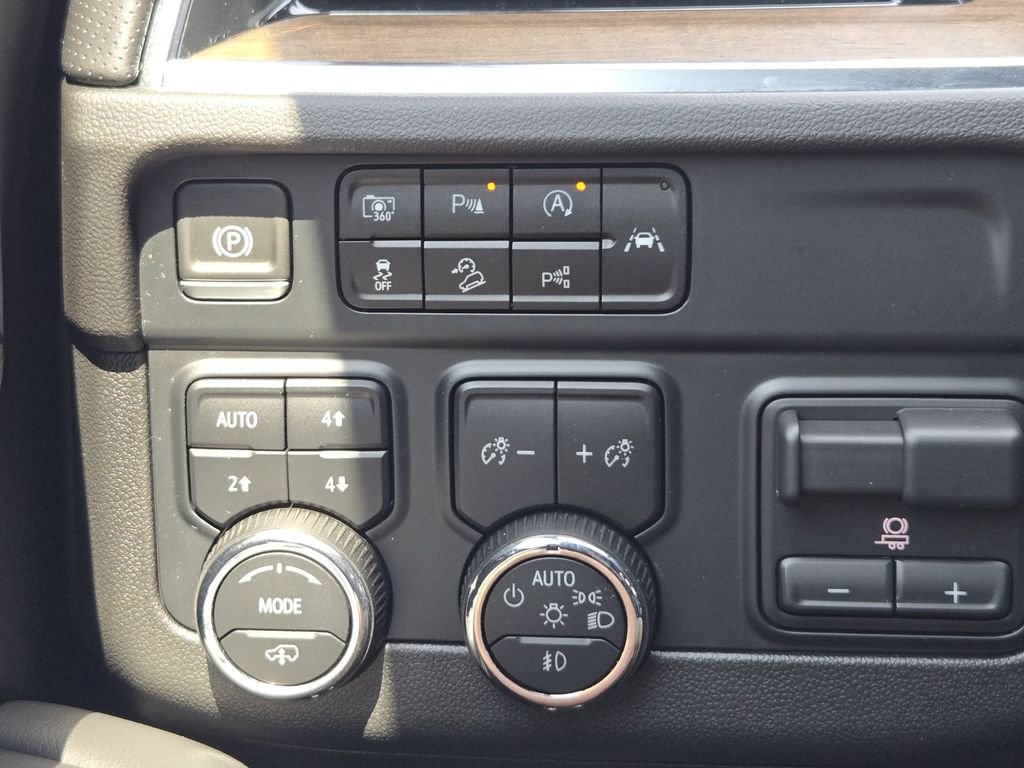 Used 2025 Black Chevrolet High Country image 23