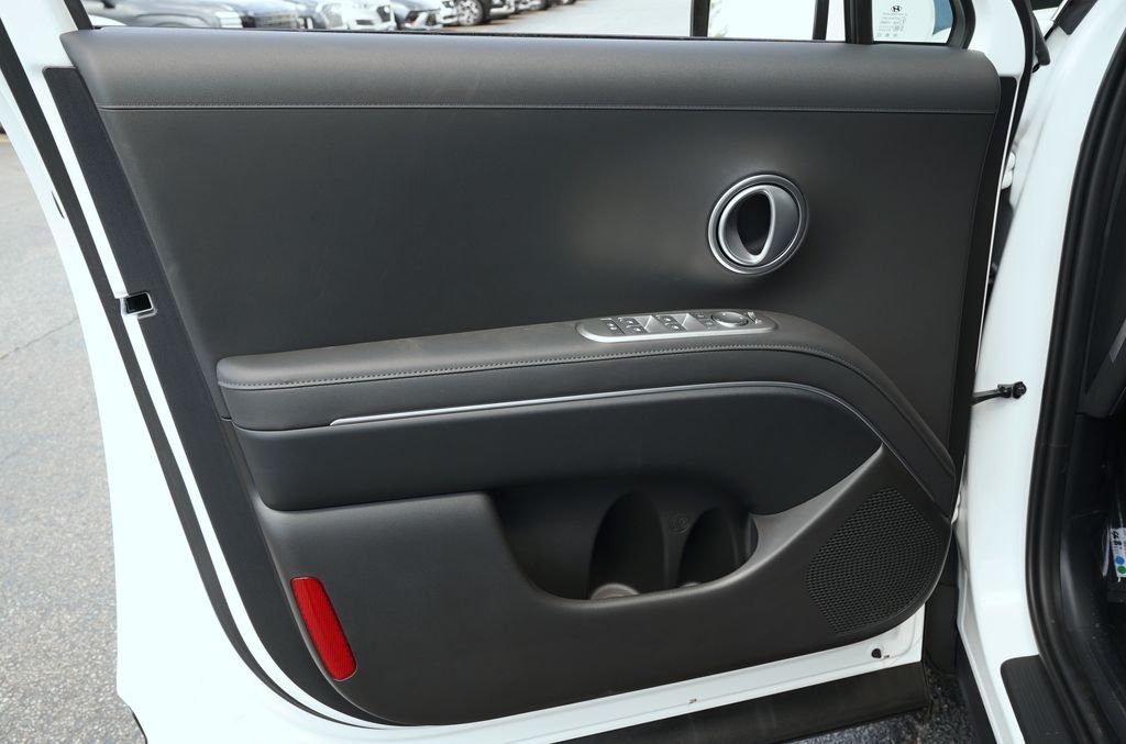 New 2026 Creamy White Pearl Hyundai SE image 30