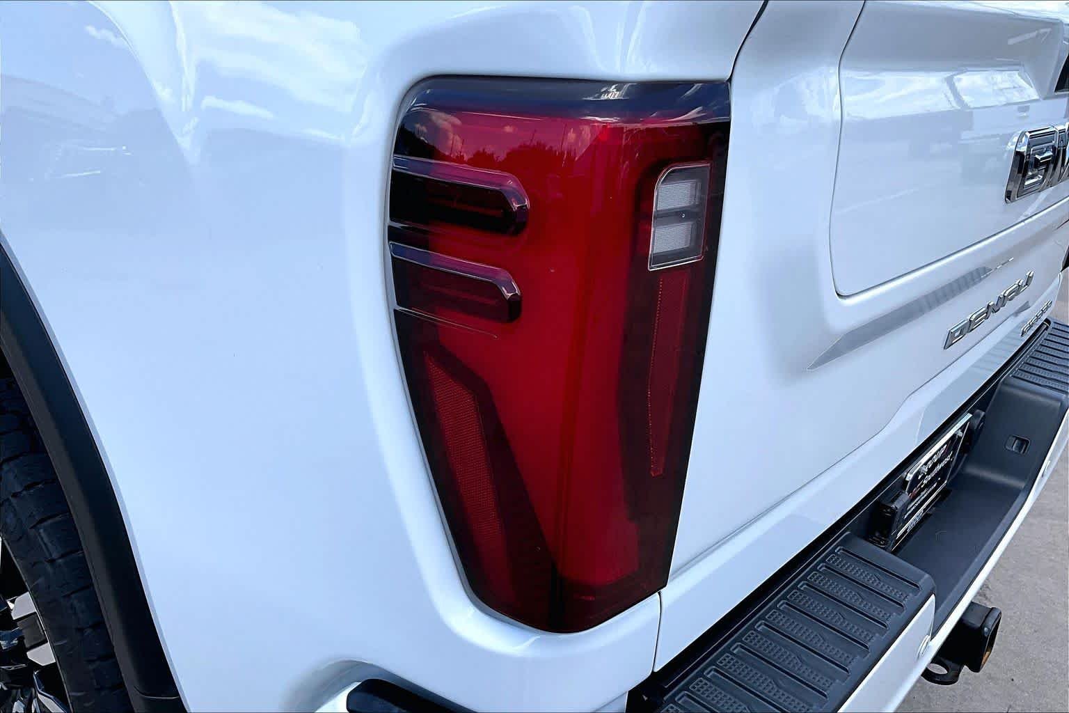 Used 2024 Summit White GMC Denali Ultimate image 29