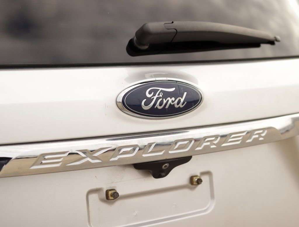 Used 2018 Silver Ford Limited image 37